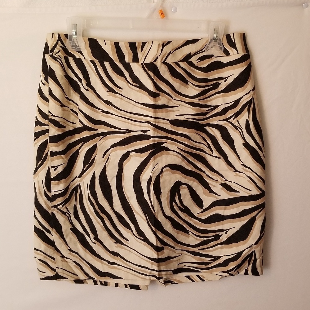 61 sz 6 Petite Loft animal print skirt